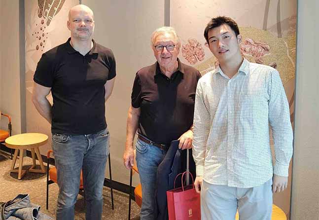 German Customers Visit Yunding Optics